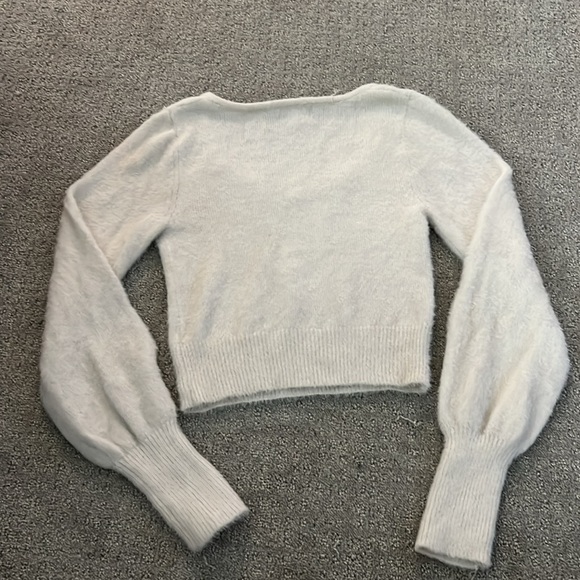 Women’s white fuzzy sweater - Picture 3 of 3